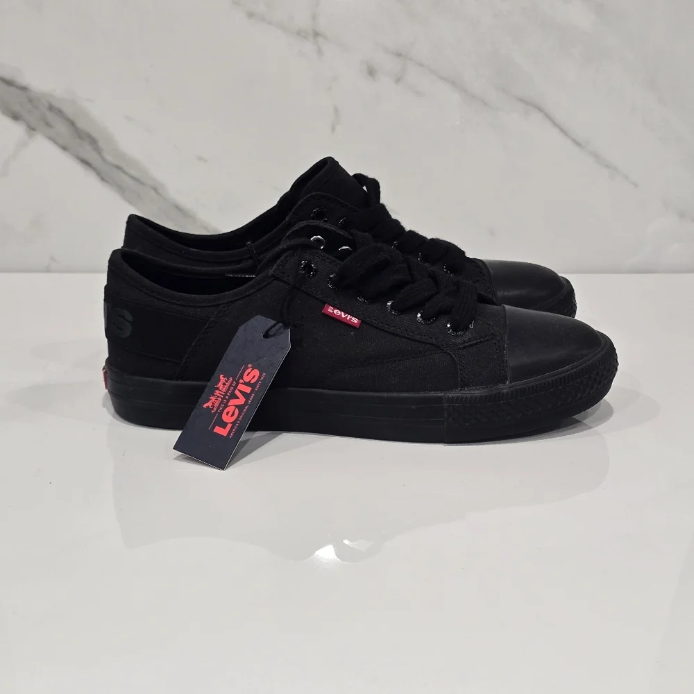 Levi's | Black Sneakers Size 7.5 NWT